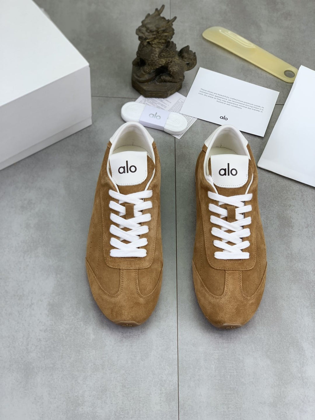 Alo Gum Sole Low-Top Sneakers
